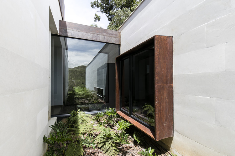 Casa Entremuros / Bassico Arquitectos - Ladrillo, Fachada