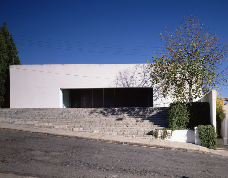 Do you know the architect Aurelio Martinez Flores? - Image 1 of 19