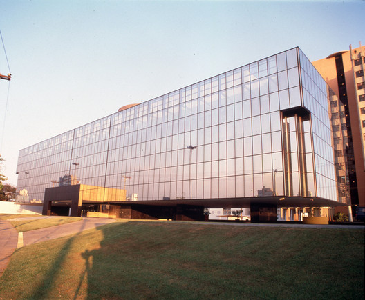 Do you know the architect Aurelio Martinez Flores? Do you know the architect Aurelio Martinez Flores? - Image 11 of 19