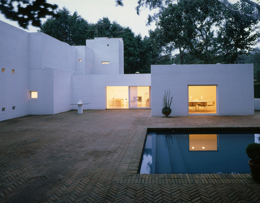 Do you know the architect Aurelio Martinez Flores? Do you know the architect Aurelio Martinez Flores? - Image 17 of 19