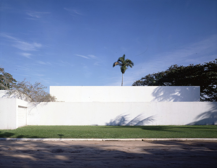 Do you know the architect Aurelio Martinez Flores? - Image 3 of 19