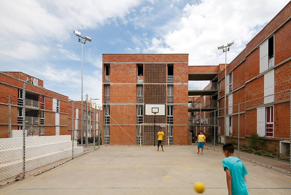 Gallery of Social Housing: 60 Examples in Plan and Section - 31