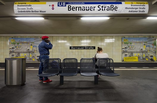 Felipe Lavín explora a solidão em meio à multidão do Metrô de Berlim - Imagem 7 de 10