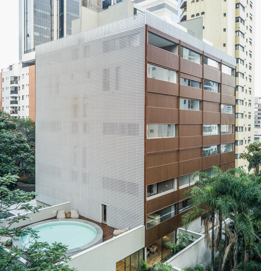 Edificio Único / Studio Arthur Casas - Imagen 1 de 21