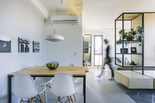 Artsy Apartment / BARRA Arquitetos Artsy Apartment / BARRA Arquitetos - Image 2 of 23