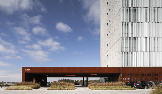 Hampton by Hilton Carrasco / gualano + gualano: arquitectos - Image 13 of 43