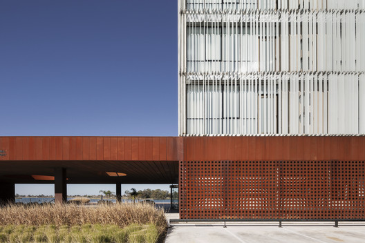 Hampton by Hilton Carrasco / gualano + gualano: arquitectos - Image 4 of 43
