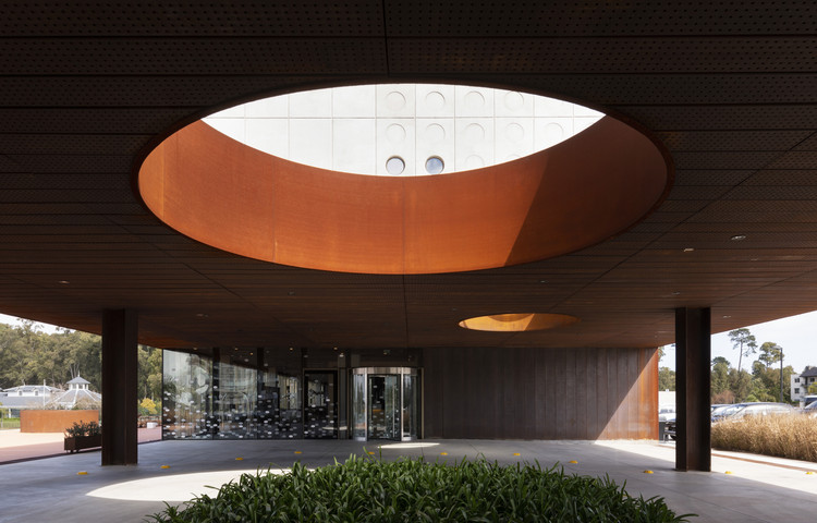 Hampton by Hilton Carrasco / gualano + gualano: arquitectos - Image 1 of 43