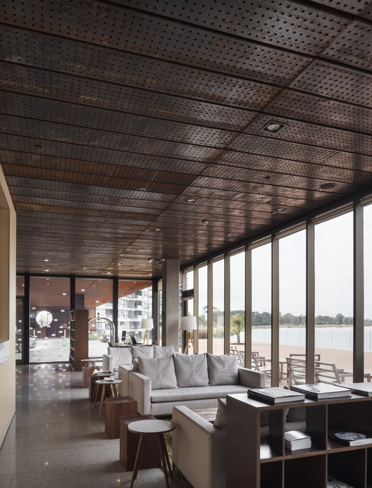 Hampton by Hilton Carrasco / gualano + gualano: arquitectos - Image 5 of 43