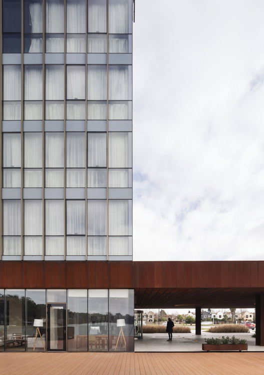Hampton by Hilton Carrasco / gualano + gualano: arquitectos - Image 24 of 43