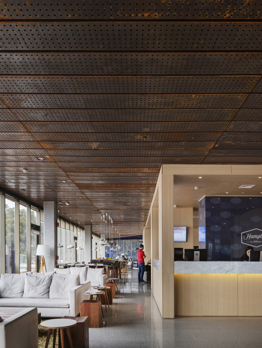 Hampton by Hilton Carrasco / gualano + gualano: arquitectos - Image 23 of 43