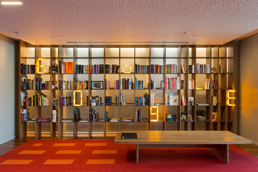 Centro de Engenharia Google Belo Horizonte / BCMF Arquitetos + MACh Arquitetos Centro de Engenharia Google Belo Horizonte / BCMF Arquitetos + MACh Arquitetos - Prateleira