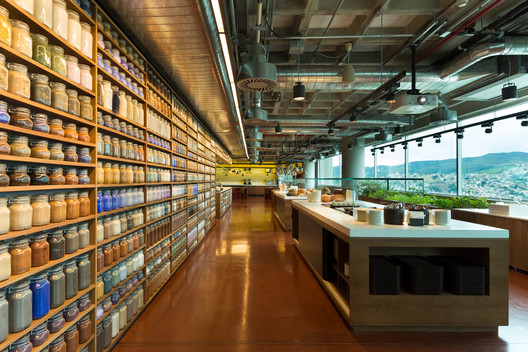 Centro de Engenharia Google Belo Horizonte / BCMF Arquitetos + MACh Arquitetos Centro de Engenharia Google Belo Horizonte / BCMF Arquitetos + MACh Arquitetos - Prateleira, Viga