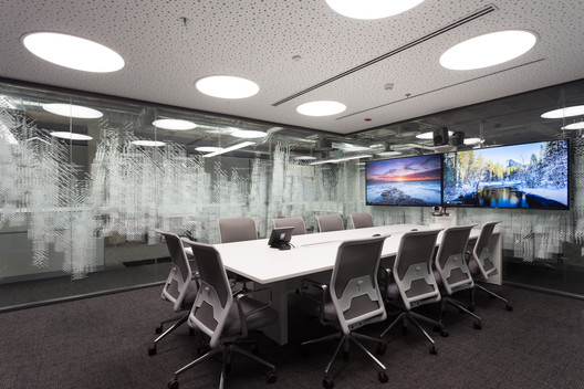 Centro de Engenharia Google Belo Horizonte / BCMF Arquitetos + MACh Arquitetos Centro de Engenharia Google Belo Horizonte / BCMF Arquitetos + MACh Arquitetos - Mesa, Cadeira