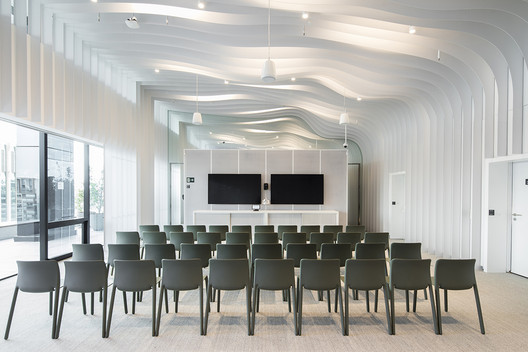 Espaço de Eventos Google São Paulo / BCMF Arquitetos + MACh Arquitetos - Cadeira, Janela