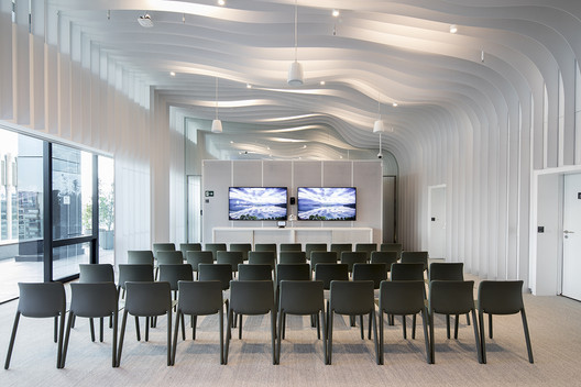 Espaço de Eventos Google São Paulo / BCMF Arquitetos + MACh Arquitetos - Cadeira