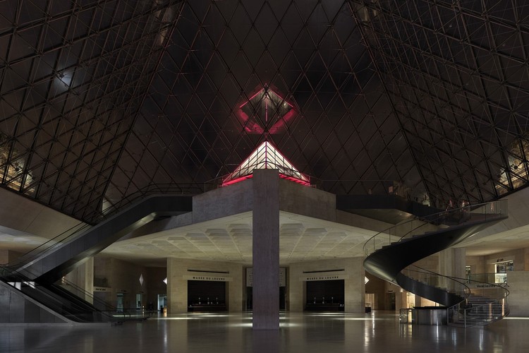 Airbnb is Treating One Lucky Guest to a Night in the Louvre (Including Drinks with the Mona Lisa) - Image 3 of 9