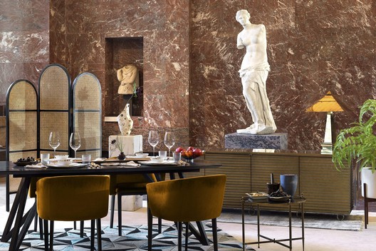 Airbnb is Treating One Lucky Guest to a Night in the Louvre (Including Drinks with the Mona Lisa) - Image 6 of 9