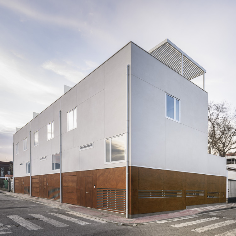 Tres viviendas en Armilla / Martinez y Soler Arquitectura - Residencial, Fachada