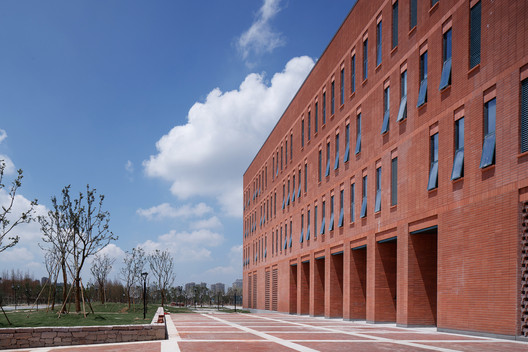 Comprehensive Gymnasium of International Campus Zhejiang University / UAD - Image 7 of 22
