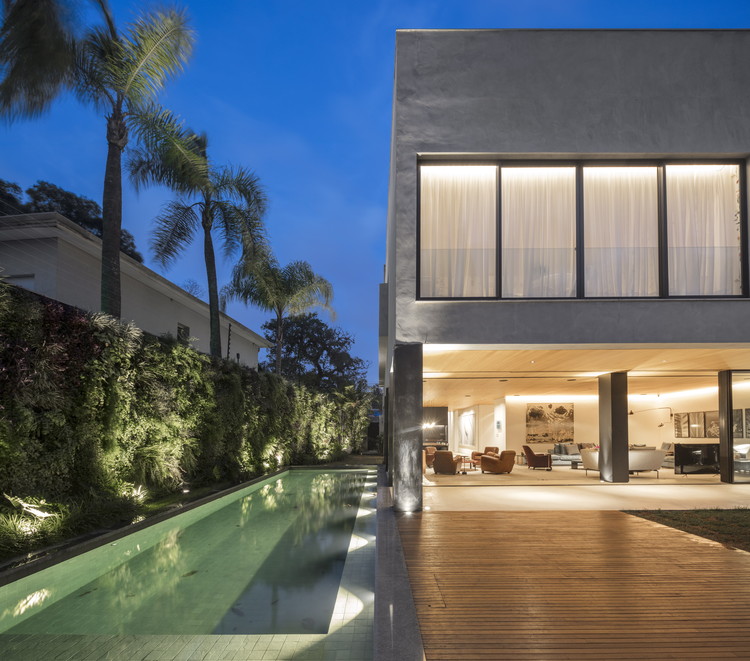 Groenlândia House / Fernanda Marques Arquitetos Associados - More Images