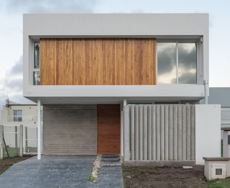 Casa JL / Martín Montone Arquitectura - Fachada, Ventanas