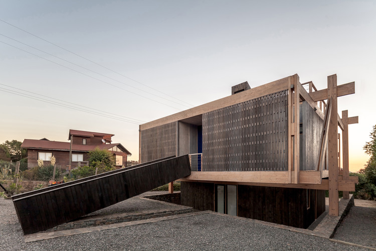 Tacna小屋，“脚手架”支撑的观景住宅 / PAR Arquitectos - 独立住宅