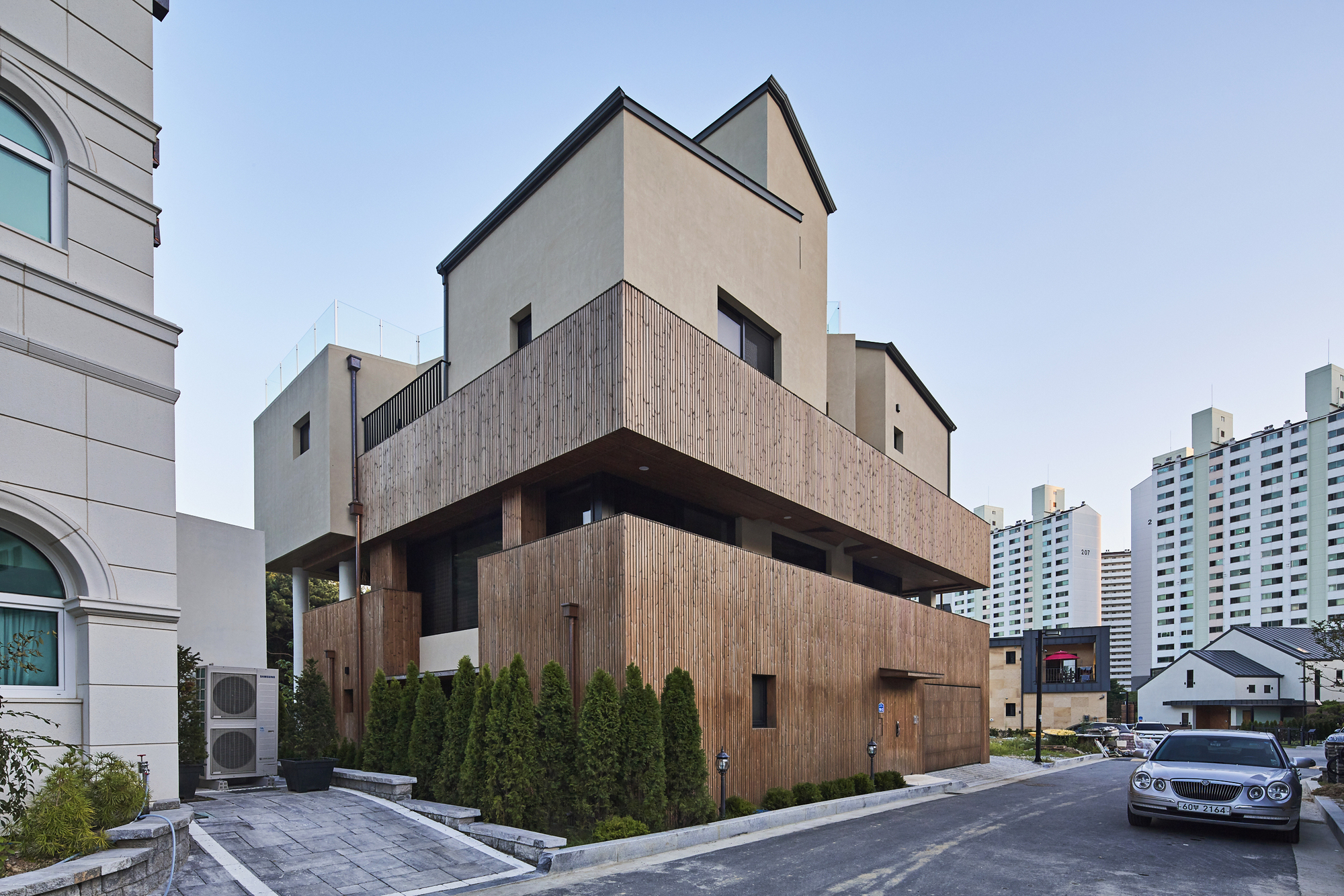 Gallery of Urban Hamlet / Chiasmus Partners 23