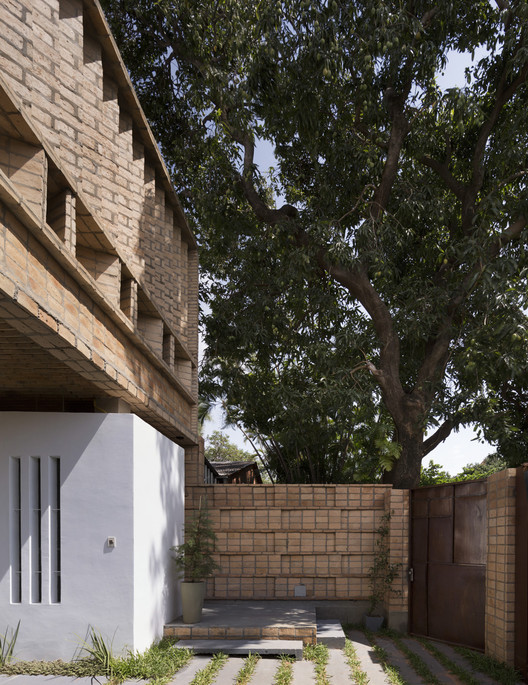 María Emilia House / Mínimo Común Arquitectura - Image 2 of 21