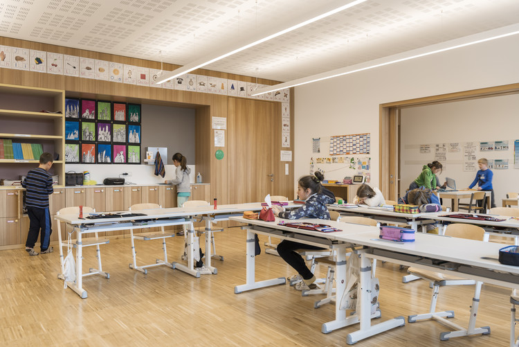 Complexo Escolar e Salão Multiuso / MoDusArchitects - Imagem 10 de 24