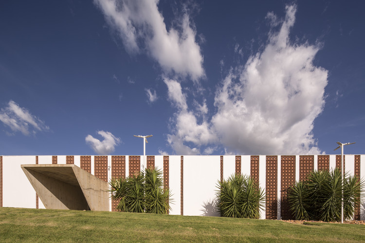 Unileão Special Civil and Criminal Court / Lins Arquitetos Associados - More Images
