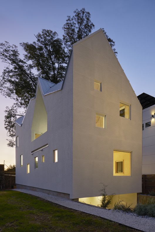 Haus Gables / MALL - Image 9 of 32