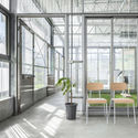 In Between Green House / J.R Architects - Interior Photography, Windows, Facade