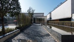 The ‘One or Two’ Art Gallery No.1 / Top Design Architects