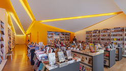 Outlet de Livro / Mutabile Arquitetura