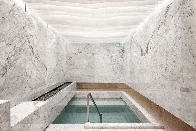 Piscinas interiores: incorporando agua en espacios cubiertos - Imagen 9 de 30