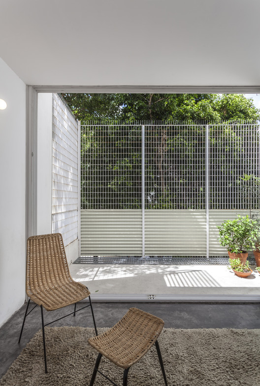 Metal Facades in Buenos Aires: How to Provide Privacy and Openness at the Same Time? Metal Facades in Buenos Aires: How to Provide Privacy and Openness at the Same Time? - Image 6 of 37