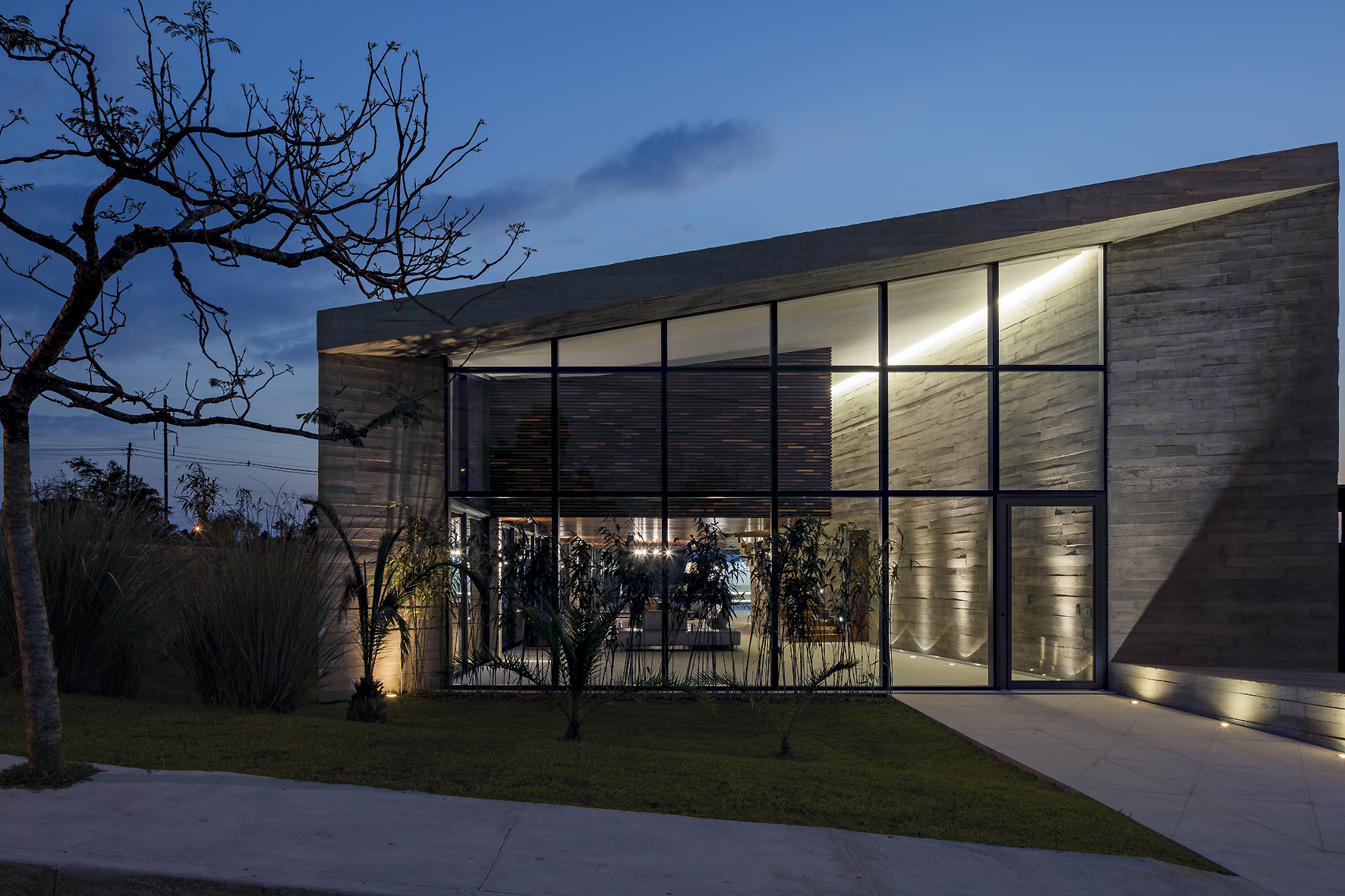 Gallery of Braga House / Gustavo Penna Arquiteto e Associados 13