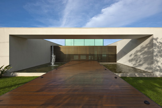 Casa Lincoln / Gustavo Penna Arquiteto e Associados - Fachada