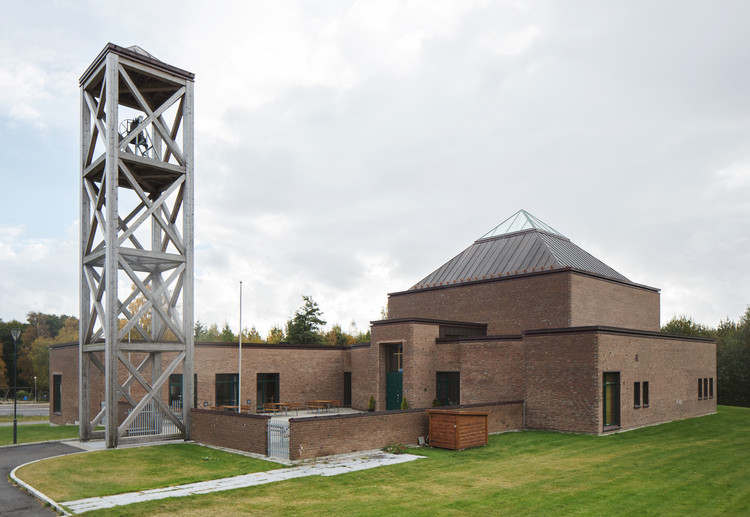 Berg Arbeidskirke Church / Borve Borchsenius Arkitekter -          Churches, Facade