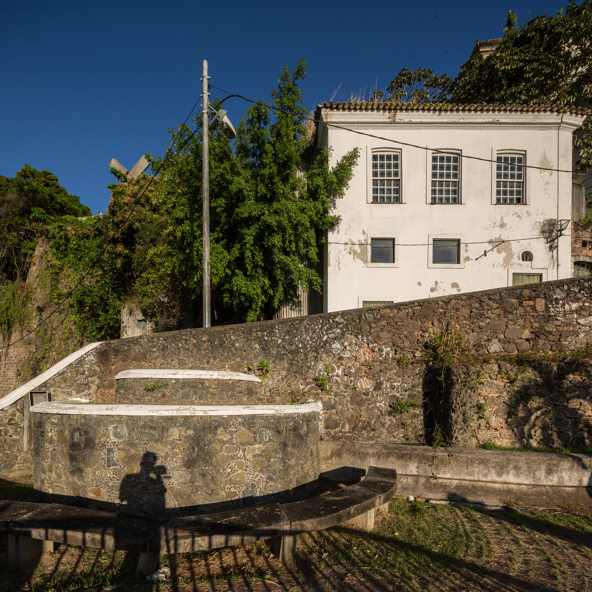 galeria-de-restaurante-coati-projetado-por-lina-bo-bardi-e-lel-pelas