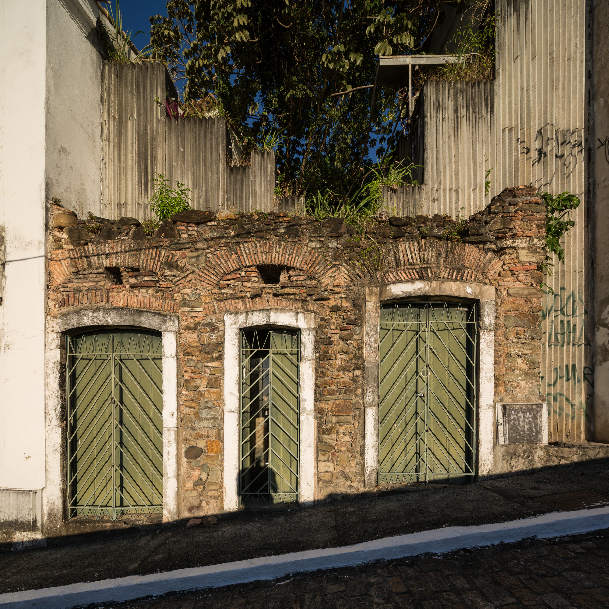 galeria-de-restaurante-coati-projetado-por-lina-bo-bardi-e-lel-pelas