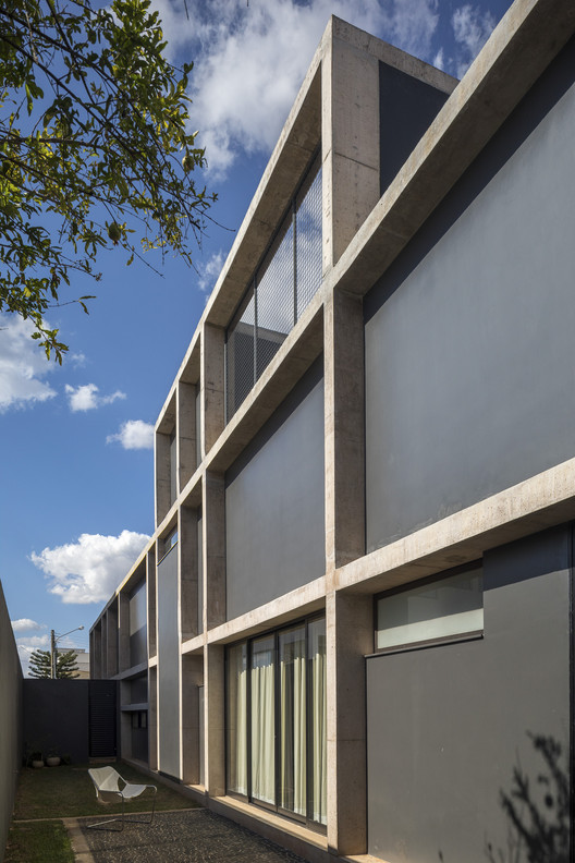 Casa dos Eixos / BLOCO Arquitetos - Fachada