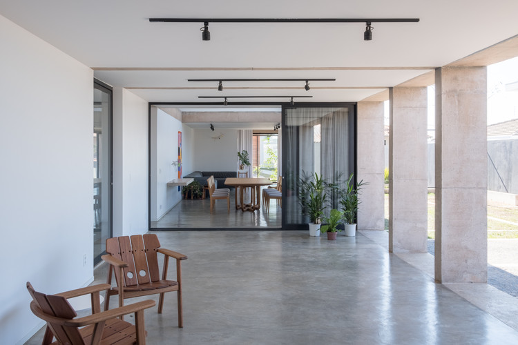 Casa dos Eixos / BLOCO Arquitetos - Cadeira