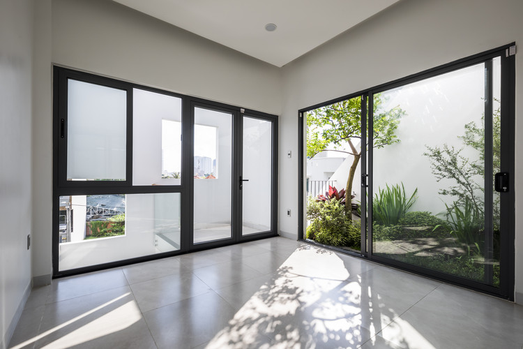 Lien Thong House / 6717 Studio - Windows