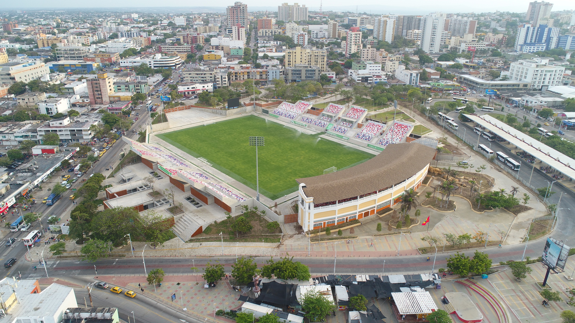 Galería de Estadio Romelio Martínez / El Equipo Mazzanti 12