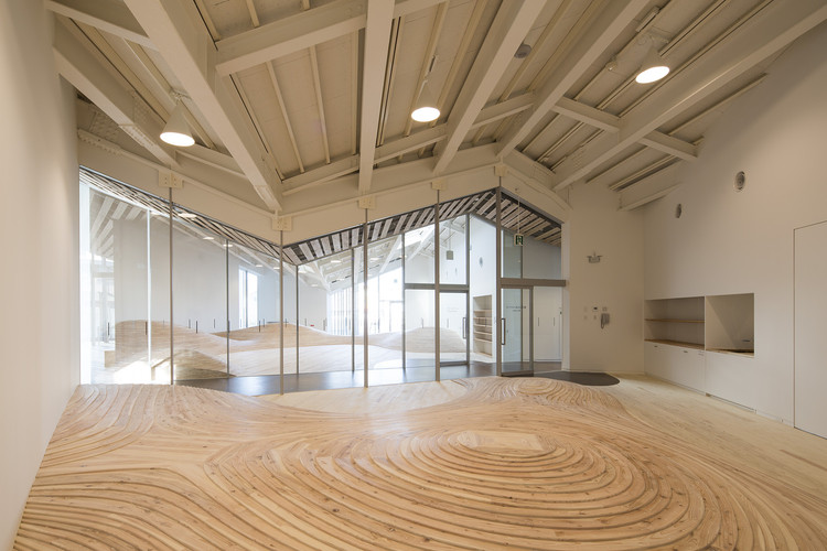 Towada Community Plaza / Kengo Kuma & Associates. Image © Kenta Hasegawa