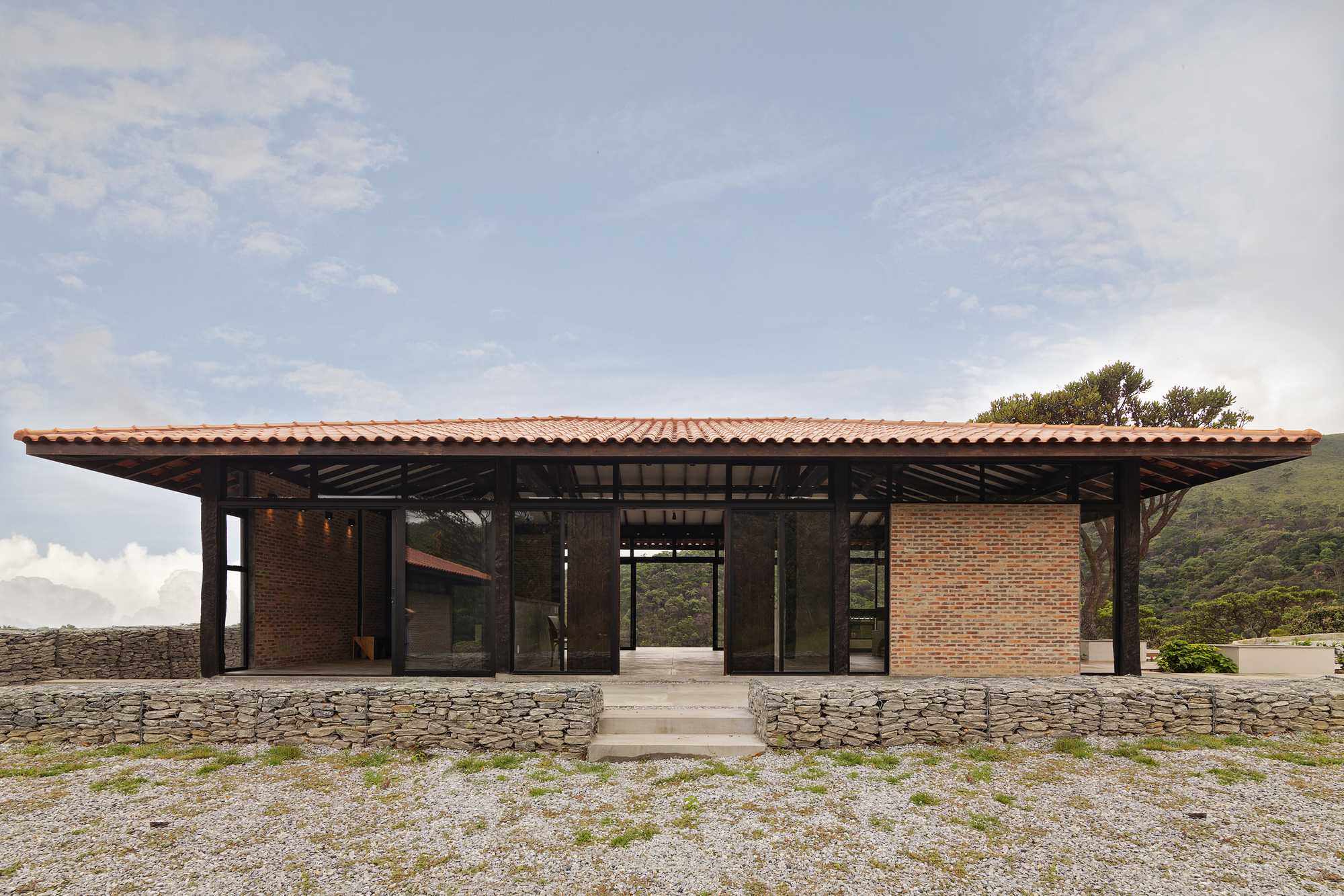 Moeda House / Mutabile Arquitetura