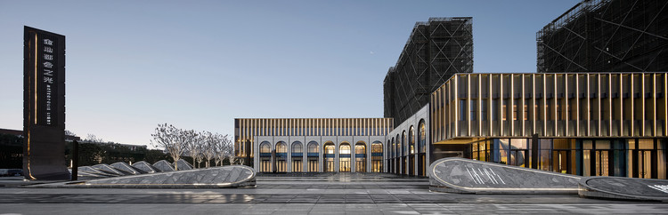 Metropolis Light Exhibition Center / PTArchitects - Facade