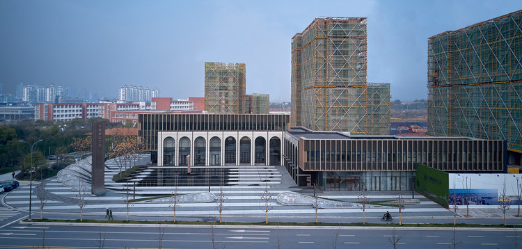 Metropolis Light Exhibition Center / PTArchitects - Cityscape